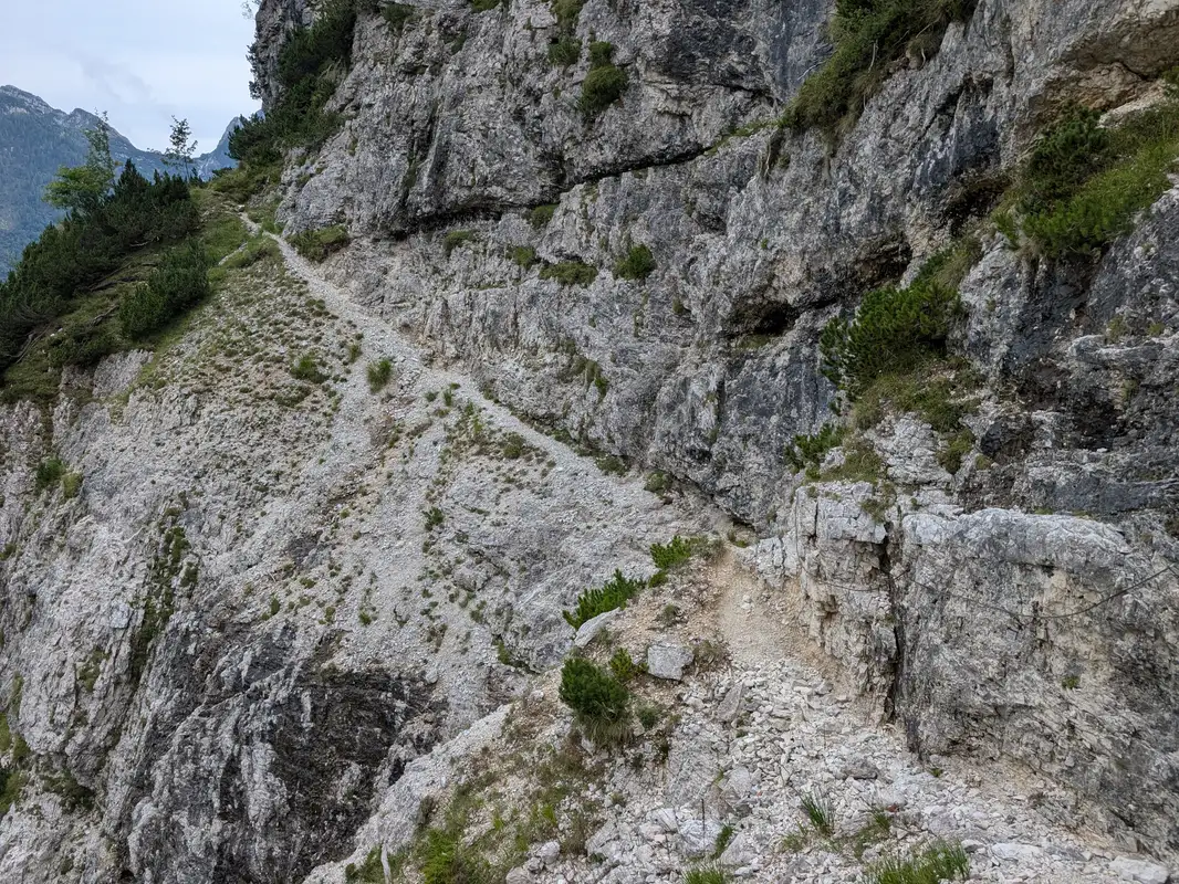 Down and past Capanna Brunner lodge, start into Re di Sassonia route.