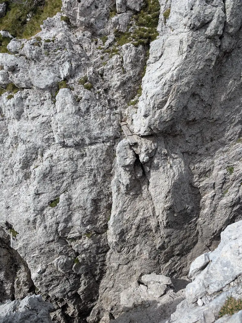 Crossing this chimney is the hardest spot of Sentiero del Centenario route. This section is really vertical and I felt a bit sorry missing my protection set.