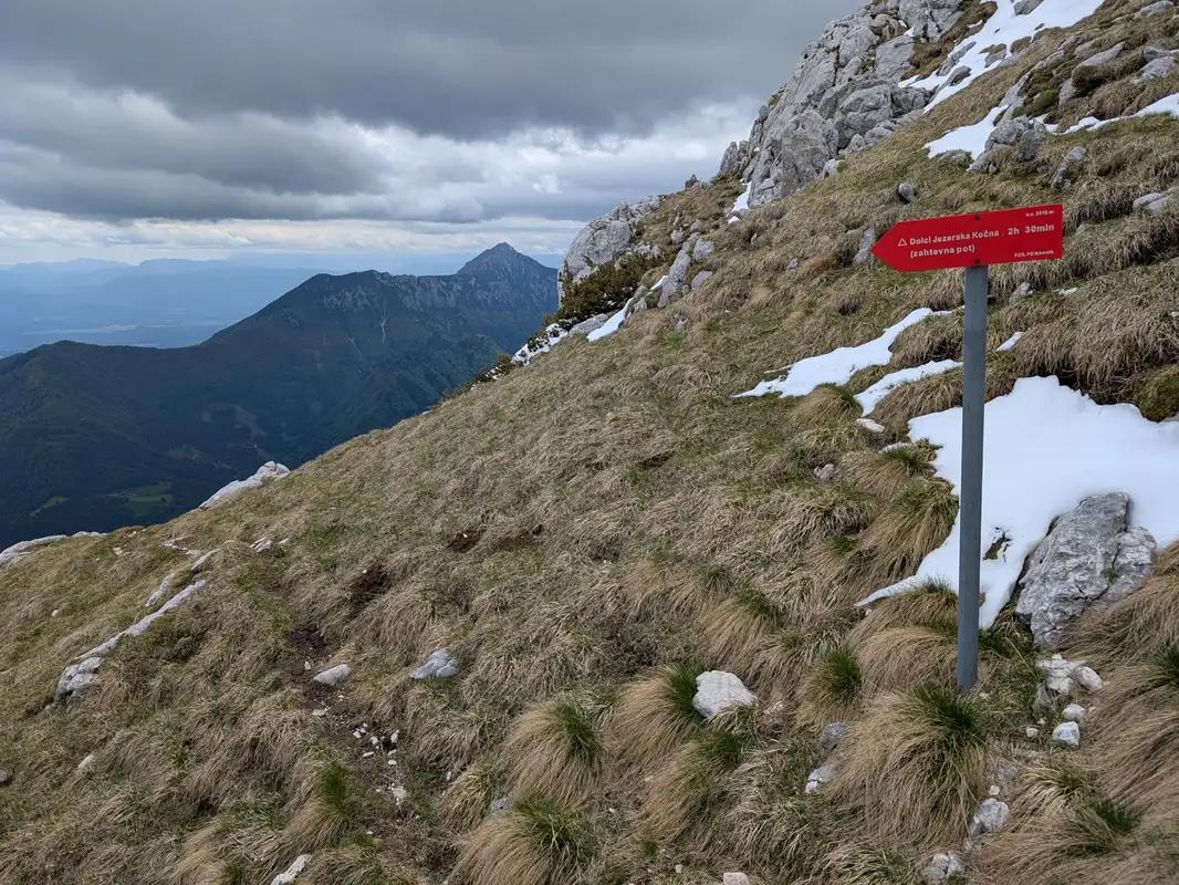 After descent through Streha we land at this crossroad, easier one goes back to Kokra saddle and more challenging follows this direction.