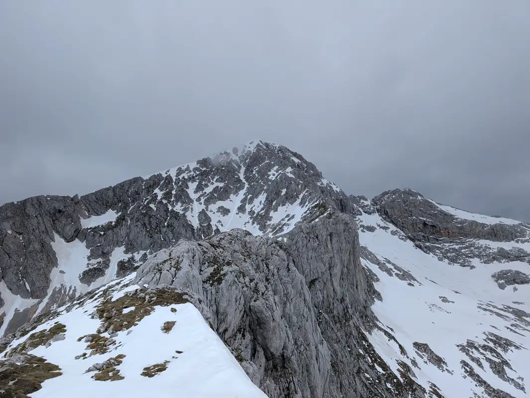 Terrain in the upper part of Dolge Stene, still follow the ridge but be aware of exposed spots on the right side of the ridge.
