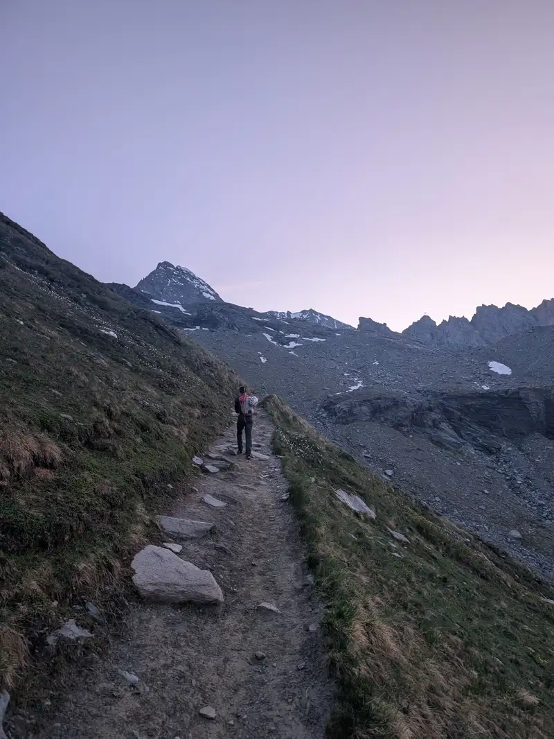 Early morning, fresh air, target is set. Ascent from the Ködnitztal valley is easily done and safe also in the dark.