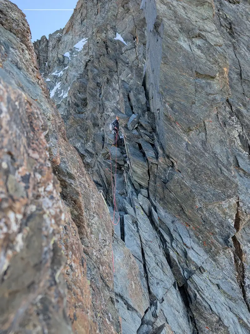 We move between ridge towers. These here is an exposed traverse.