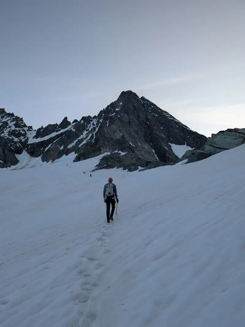 Teischnitzkees glacier has more cracks than crevasses. With favourable ice conditions trodden path should be reasonably safe to follow in the morning.