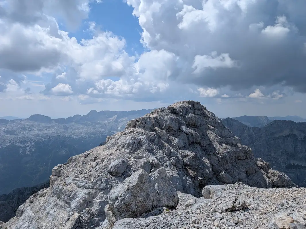 Pre-summit with Madonna and cross as seen from the main peak. That's it, Jôf Fuart is yours!