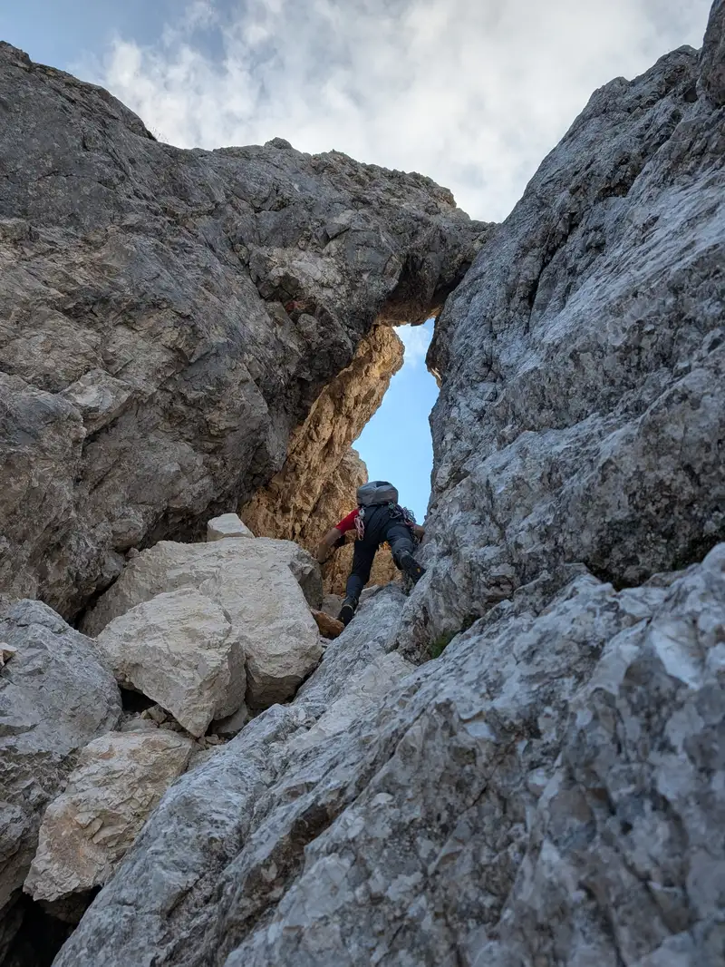 On entering the window stick close to each other when climbed in a team, it's really easy to trigger rock material. There is about 30 meters up to be covered to get to the end of the tunnel.
