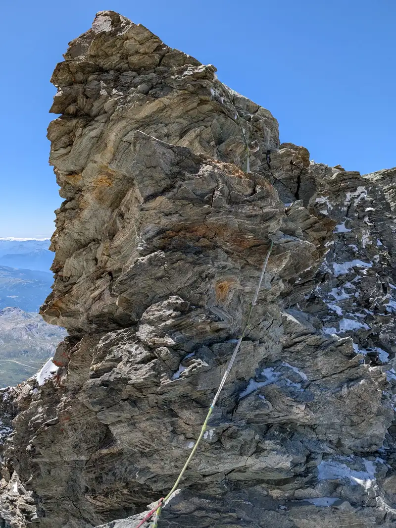 Fixed rope to help with descending one of the Pic Tyndal rocky towers. There is also abseiling anchor.