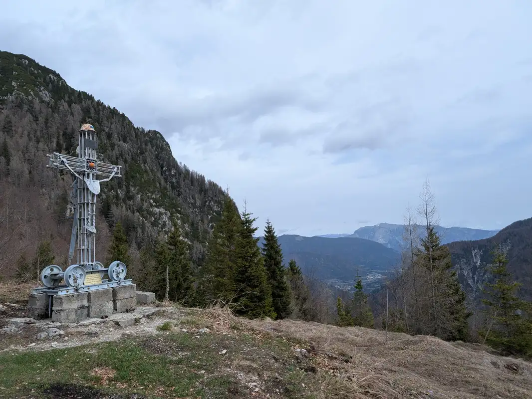 First we climb Monte Re Piccolo, that's a nice place to even the breath and take a look around. There is an original cross and a lot of place to sit.