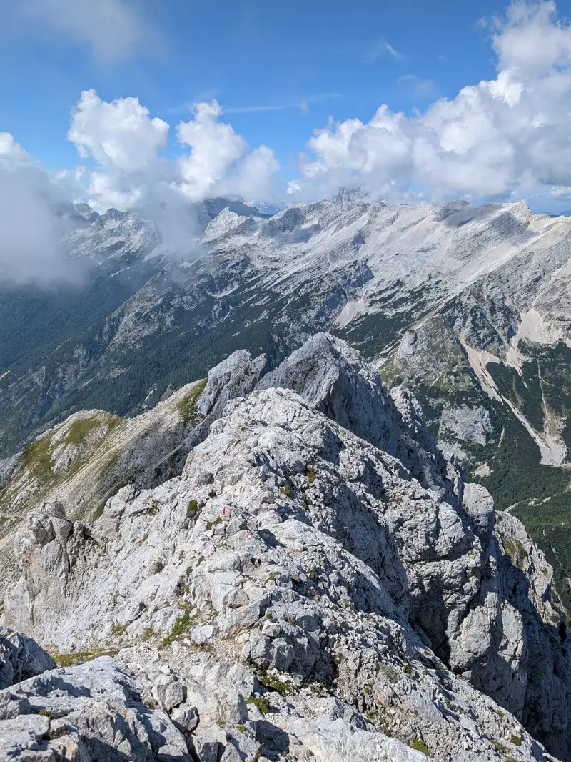 Terrain in Grebenska pot trail just before leaving the ridge.