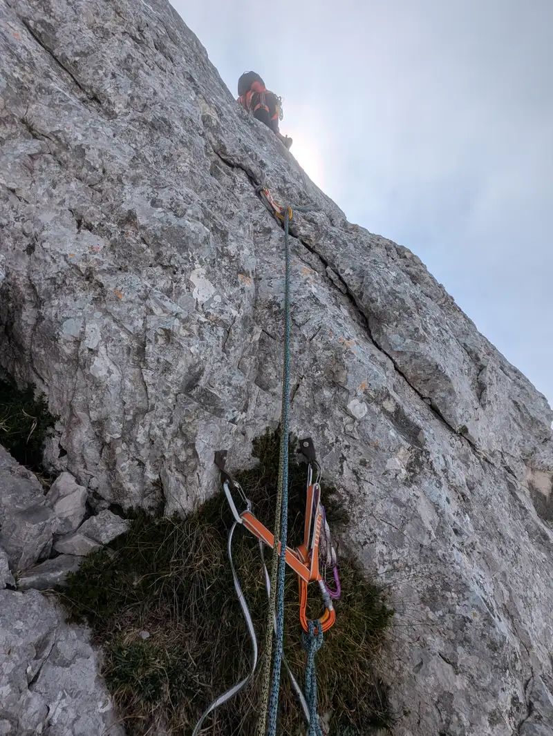 Start into sixth pitch with visible stand and loop ear that gives confidence once entering that overhang.