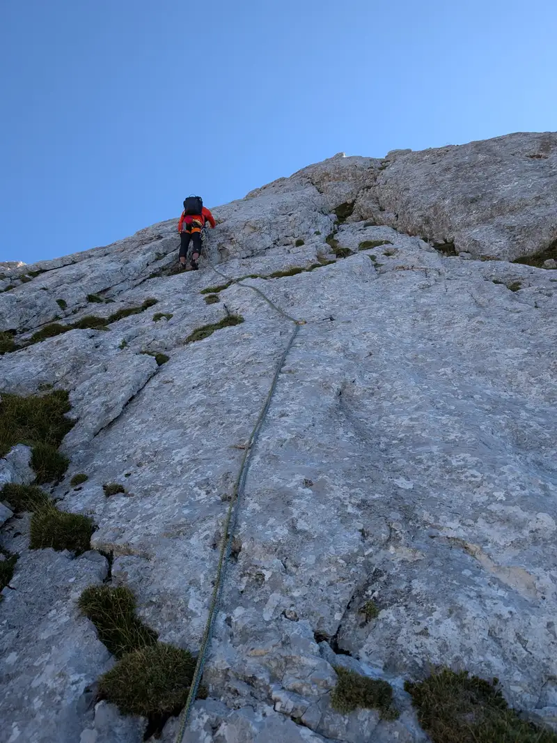Start into third pitch, difficulties kick in on climbing that threshold/overhang.