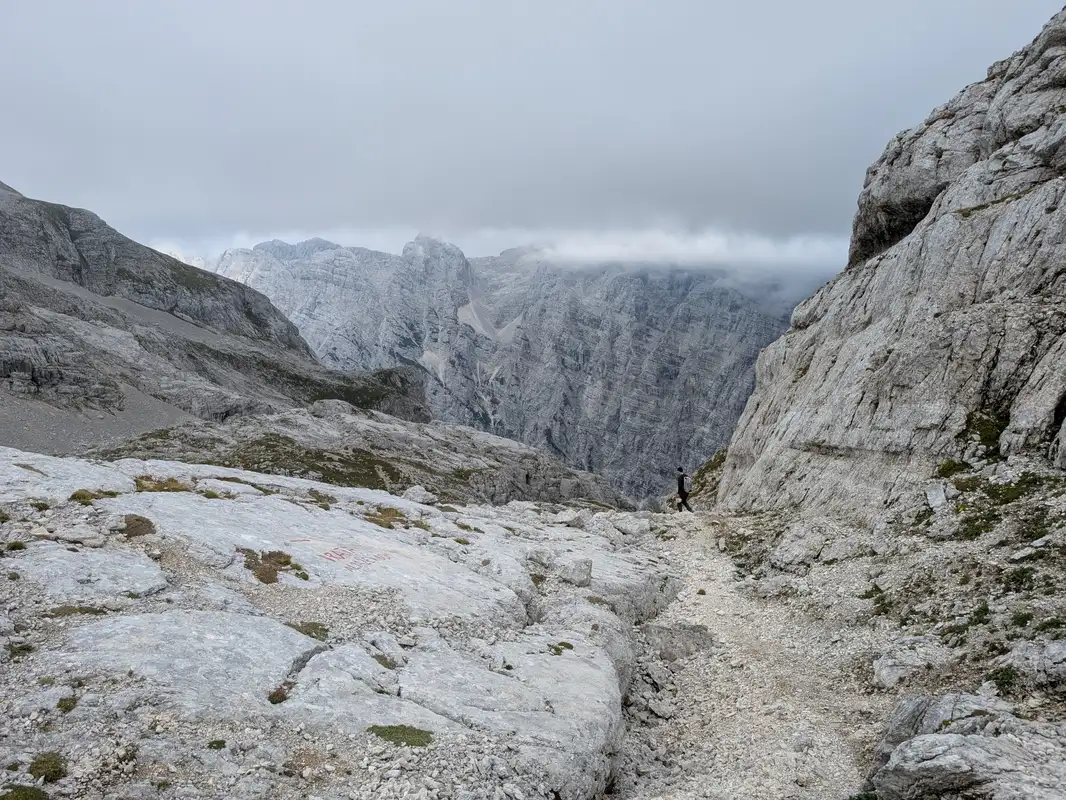 Entering Sovatna ravine soon. Trail is surprisingly pleasant to descend with not that many loose rocks.