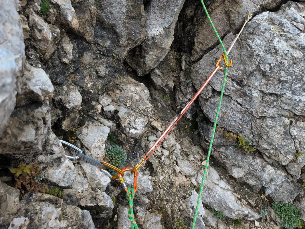 Foot of the chimney, start of the pitch no. 5. Additional gear is needed to setup the belay. When belaying - keep on the left side of the chimney (safer from rocks)
