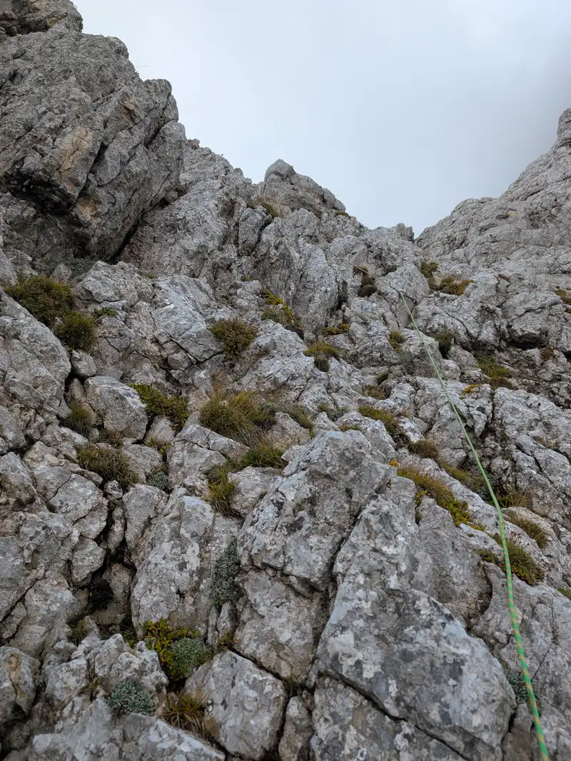 Terrain in the fourth pitch. According to original topo, we should have a belay here somewhere. However there is only one pitton holding that quickdraw.
