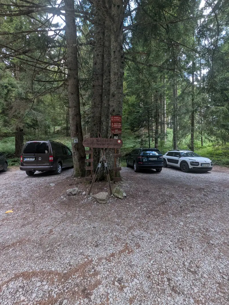 Parking lot lies at the end of the gravel road. Funnily enough it is not a paid one - unlike some smaller parkings along the way. Doesn't look that big, think it might get packed during weekends.