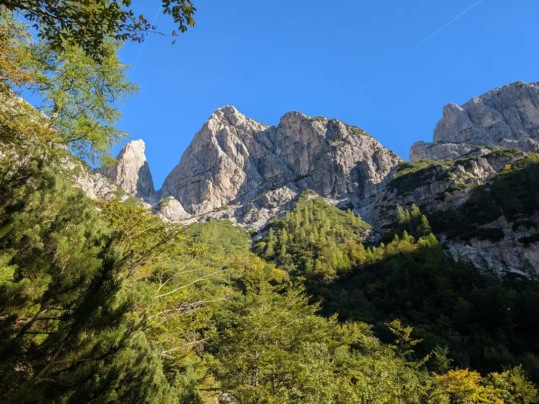 Vetta Bella in morning sun. Rampa mediane route is already visible, together with other two ramps. On the left - Pan di Zucchero peak (1984m), on the right Cima delle Cenge (2007m) 